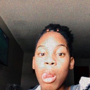 Meet your Posher, Layla